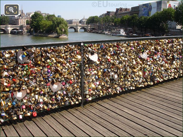 Original padlocks Pont des Arts