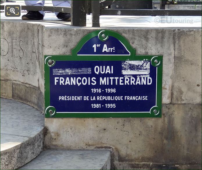 Quai Francois Mitterrand placque Pont des Arts