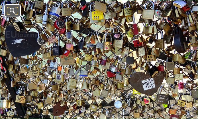 Pont des Arts padlock Alim Hadika