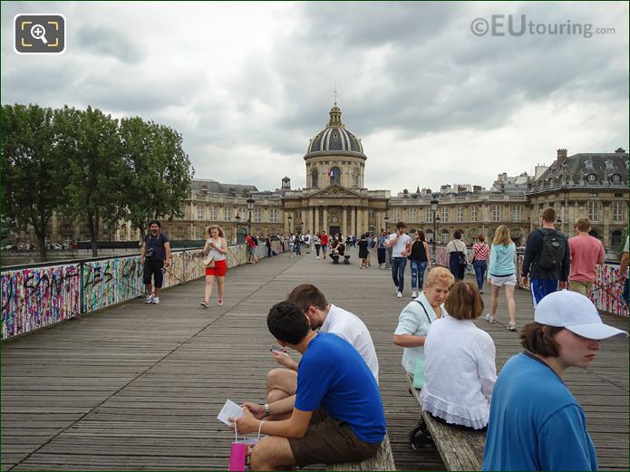 Pont des Arts graffiti