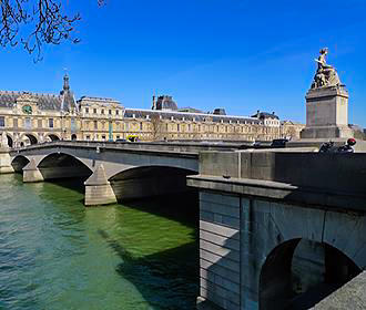 Pont du Carrousel and River Seine
