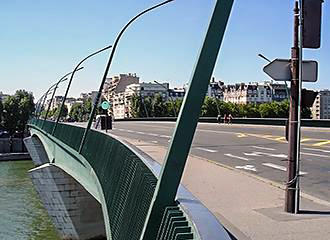 Pont du Garigliano balustrade