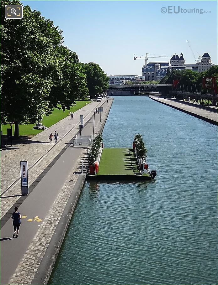 Floating bridge in Park Villette