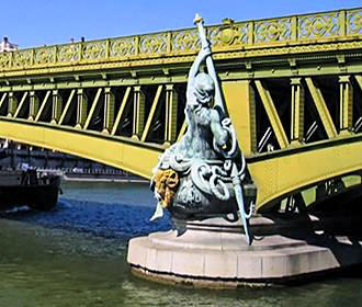 Pont Mirabeau statue
