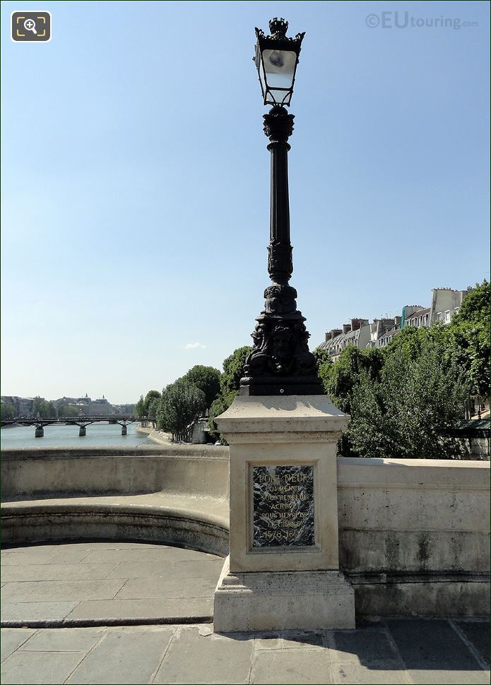 Pont Neuf lamp post and plaque