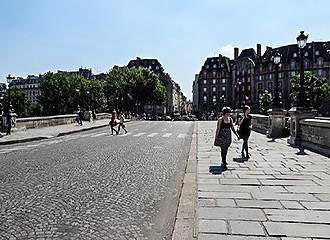 Pont Neuf - Get a Stunning View of the Seine and City From This  Centuries-Old Bridge – Go Guides