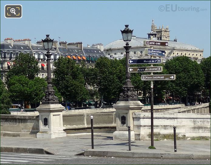 Sitting area on Pont Neuf