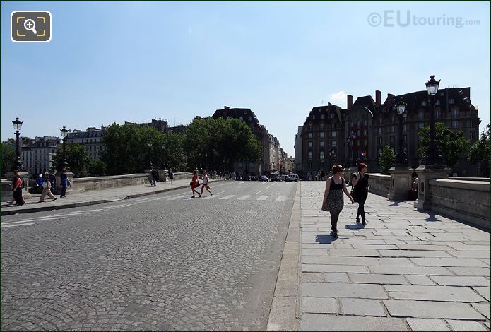 Pont Neuf cobble stone roadway