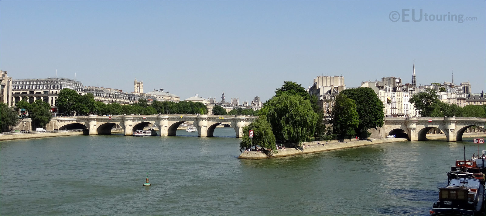 Pont-Neuf links the Ile de la Cite to the Right and Left Banks