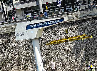 Old crane at Port de l’Arsenal