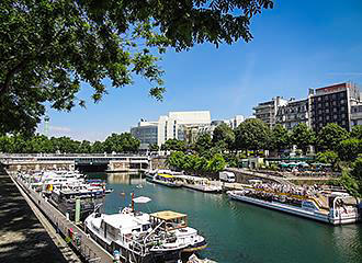 Boats along Port de l’Arsenal