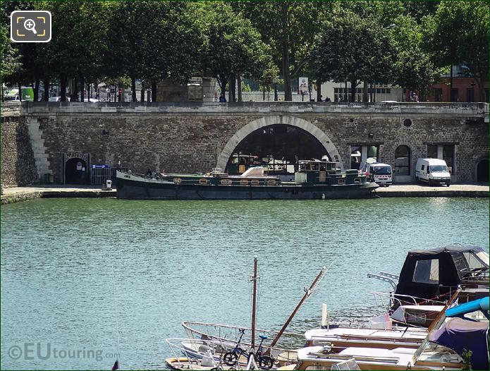 Ibis houseboat at Port de l'Arsenal