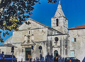 Languedoc Roussillon Arles church