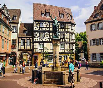 Alsace Colmar statue