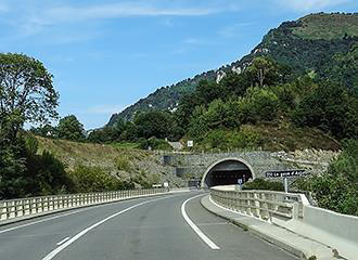 Le gave d'Aspe road bridge