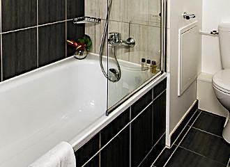 Residhome Paris Rosa Parks apartment en suite bathroom