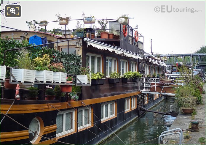 River Seine Port de Grenelle and houseboat