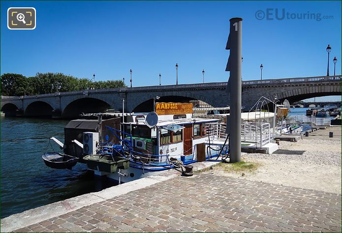 Peniche Aabysse on the River Seine