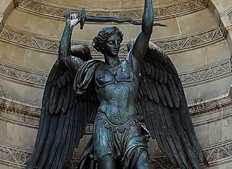 https://www.eutouring.com/saint-michel_fountain_image_2.jpg