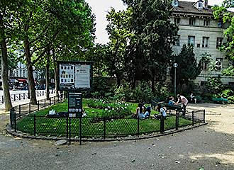 Square de l'Abbe Migne grass gardens