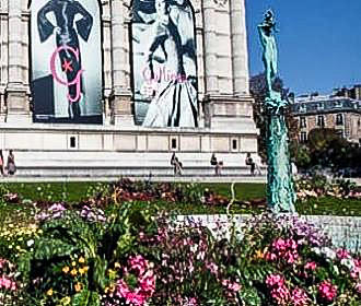 Square Brignole-Galliera fountain