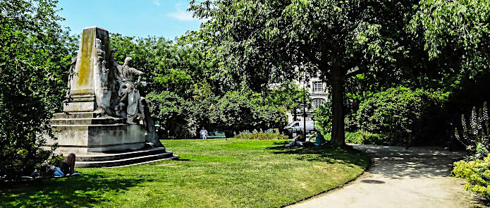 Square Claude-Nicolas Ledoux garden areas