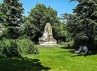 Square Claude-Nicolas Ledoux monument