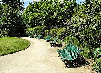 Square Claude-Nicolas Ledoux park benches