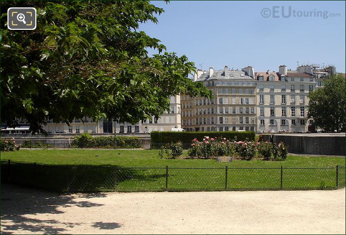 Garden area of Square de l'Ile-de-France