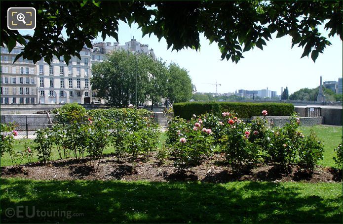 Square de l'Ile-de-France on Ile de la Cite