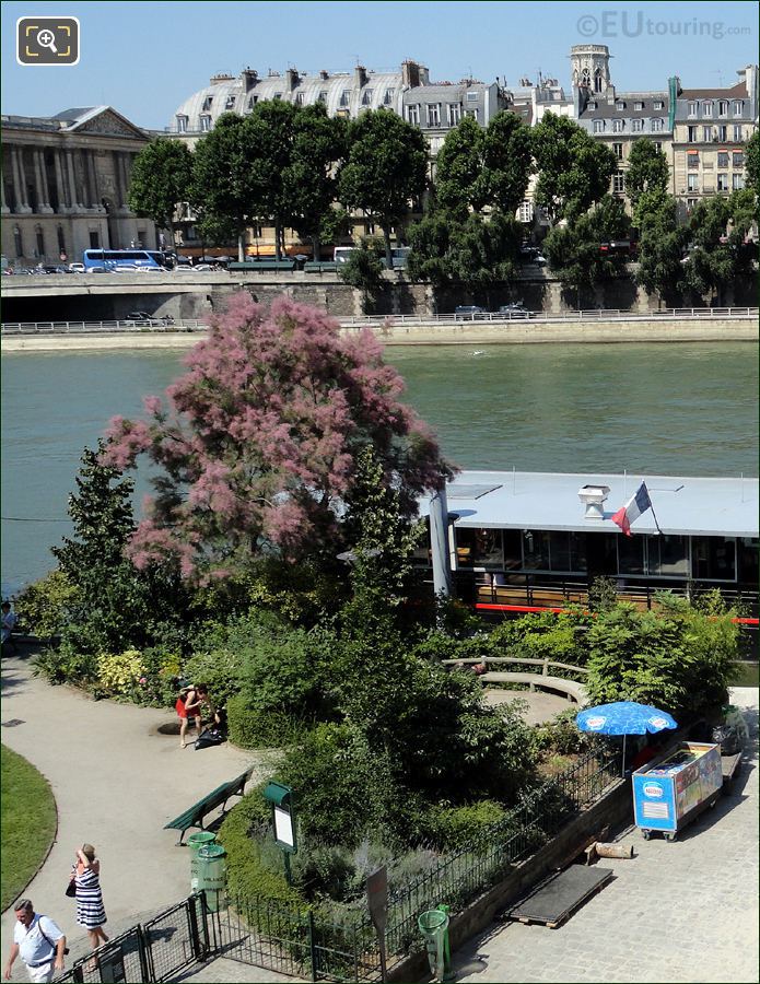 Square du Vert Galant garden