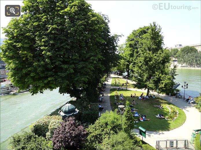 Gardens at Square du Vert Galant