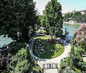 Square du Vert Galant gardens