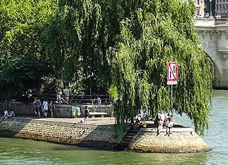 Tip of Square du Vert Galant