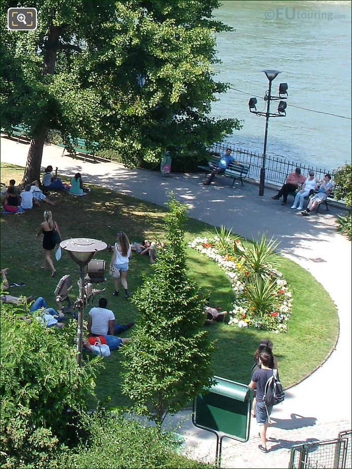 Flower beds in Square du Vert Galant