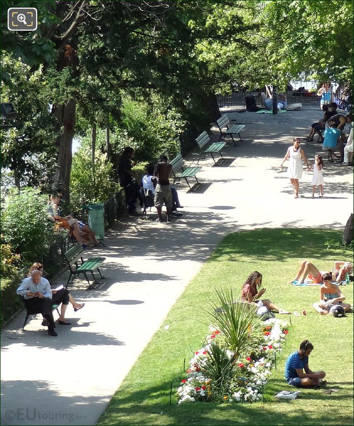 Tourist enjoying Square du Vert Galant