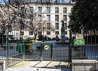 Square Gabriel Pierne entrance