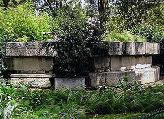 Square Henri-Galli Bastille monument