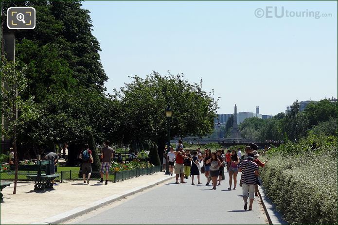 Square Jean XXIII pathway