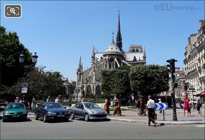 Square Jean XXIII from outside the gardens