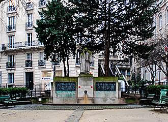 Square Joel le Tac monument