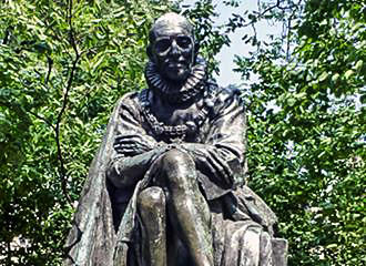 Square Paul Painleve Michel de Montaigne statue