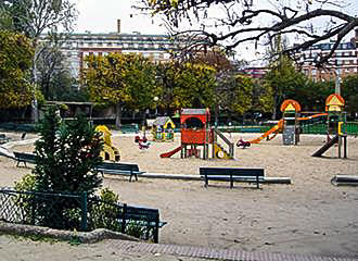 Square Sarah Bernhardt playground