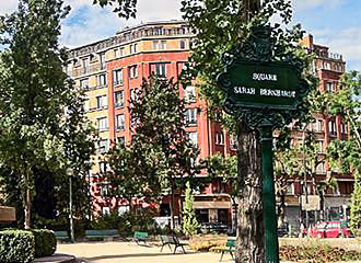 Square Sarah Bernhardt sign
