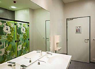 St Christophers Inn Gare Du Nord Hostel Bathroom