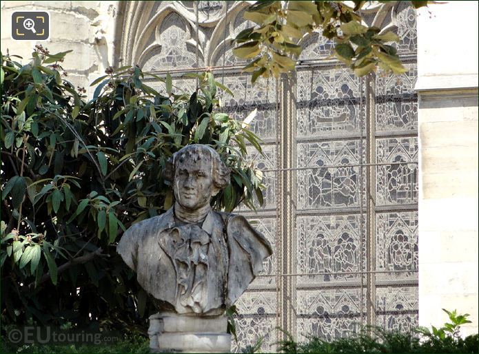 Carlo Goldoni bust statue in Paris