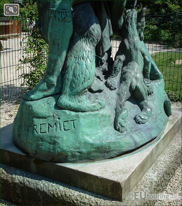 E Fremiet engraving on statue in Paris