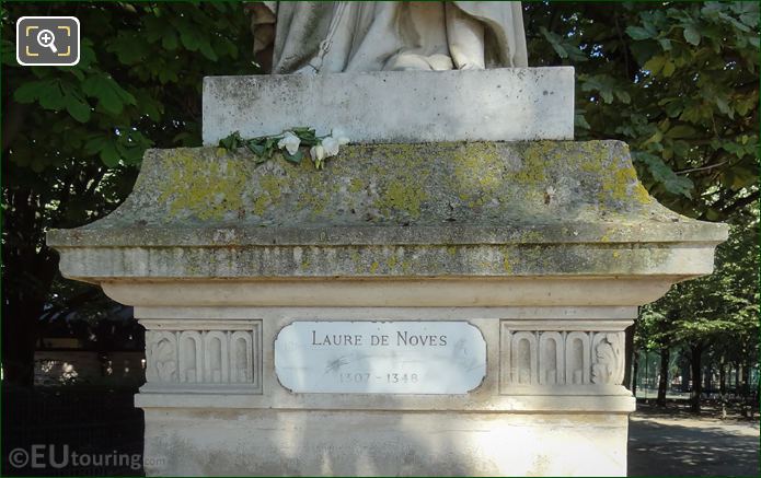 Plaque on Laure de Noves statue