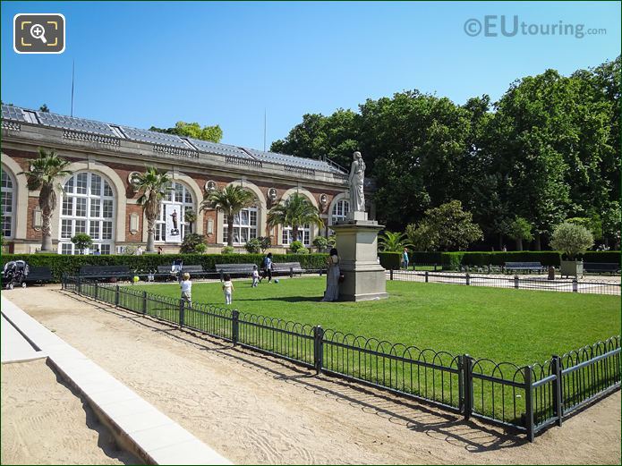 La Messagere statue and Orangerie