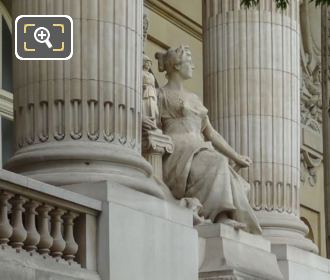 Stone statue Art of Greece Grand Palais